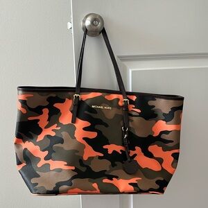 Large Camo Michael Kors tote